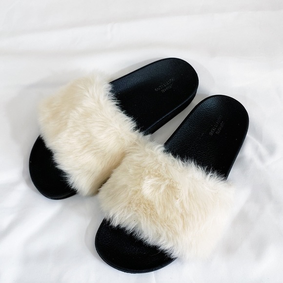 urban outfitters fur slides